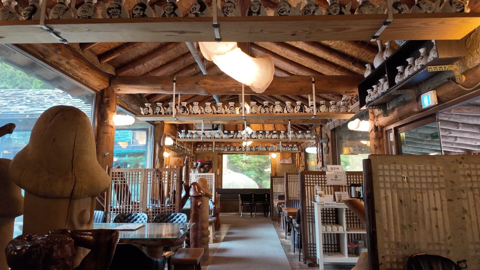 Deulmusae cafe interior atmosphere
