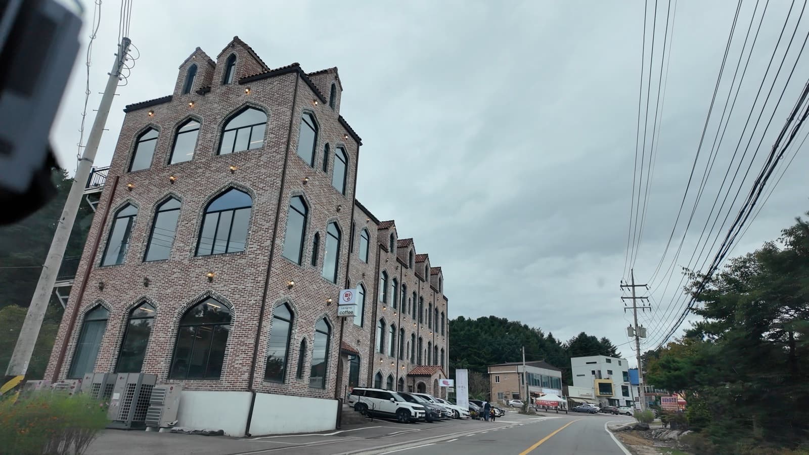 Lavigne 2 spotted from the road in Pocheon