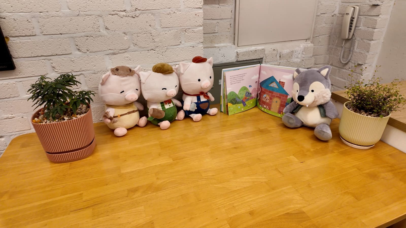 Lavigne 2 interior decoration