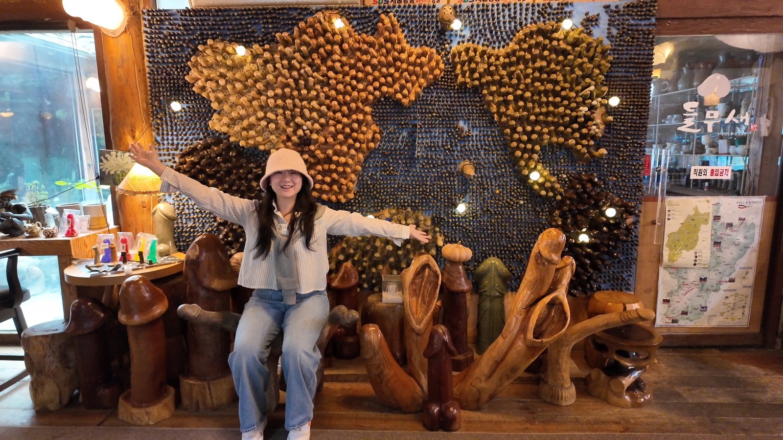 Christina posing at Deulmusae kkochu cafe