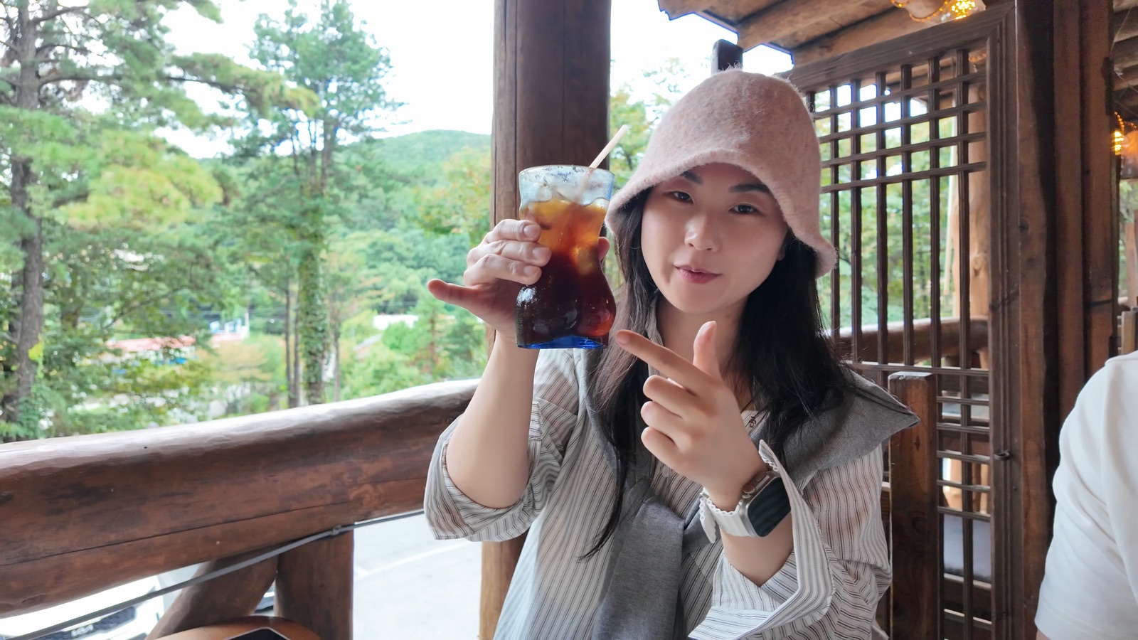 Deulmusae signature kkochu shaped cup with straw