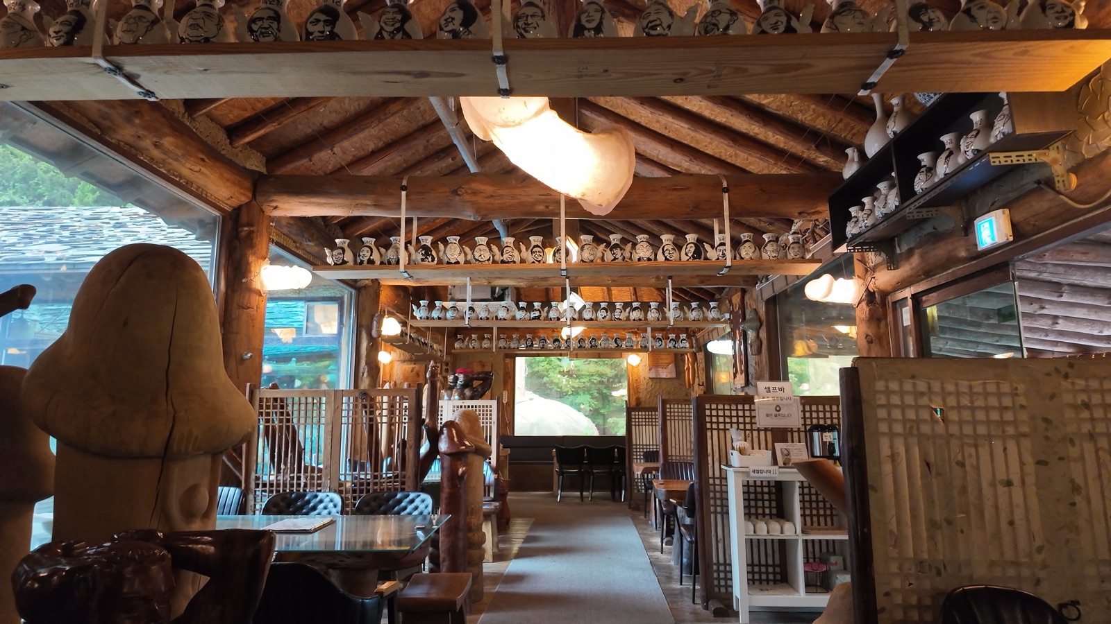 Deulmusae cafe interior atmosphere