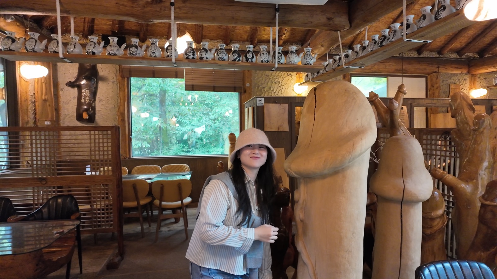 Christina posing next to a giant kkochu carving at Deulmusae