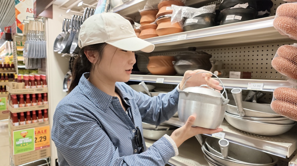 Cookware and metal pots for sale at Seafood City Chandler