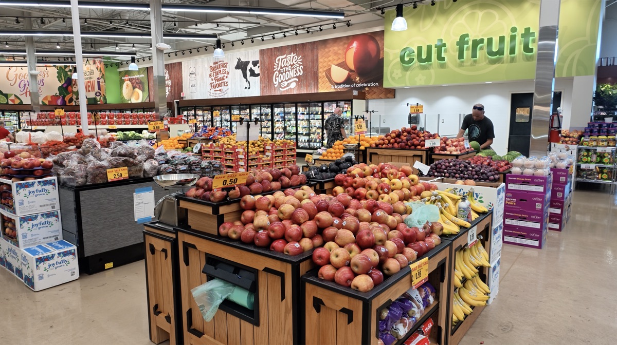 Fresh fruit display at Seafood City Chandler