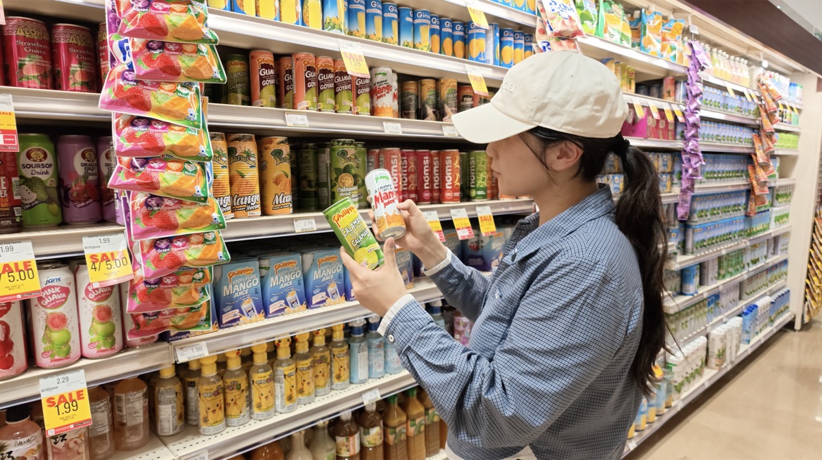 Canned pineapple and mango juice drinks at Seafood City Chandler