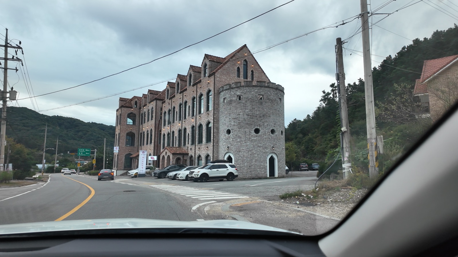 Lavigne 2 building from the road