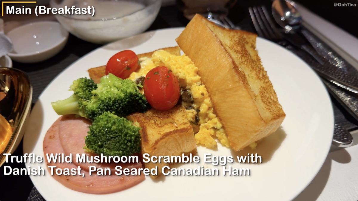Savory French toast breakfast main course in Starlux business class