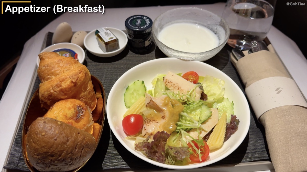 Second breakfast appetizer in Starlux business class