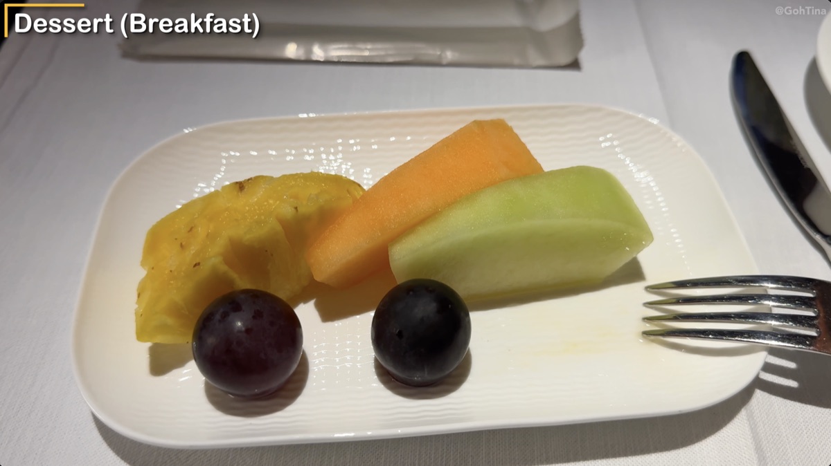 Breakfast dessert in Starlux business class
