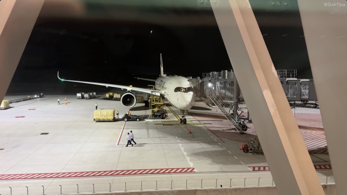Starlux A350-900 at the gate in Taipei Taoyuan Terminal 2