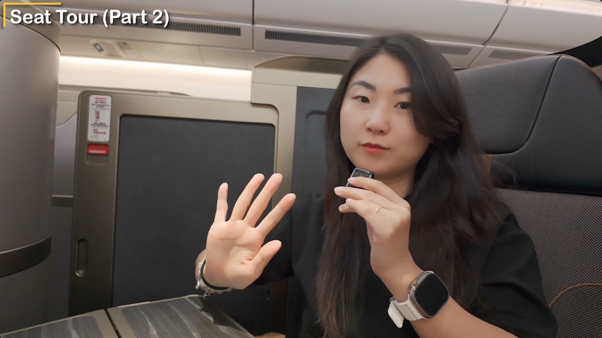 Closable privacy door on the Starlux business class suite