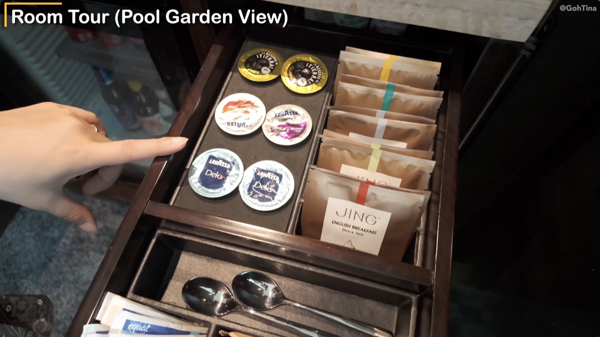 Coffee pods and Jing tea in the minibar