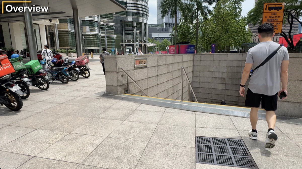 Sign directing to the KLCC LRT station walkway