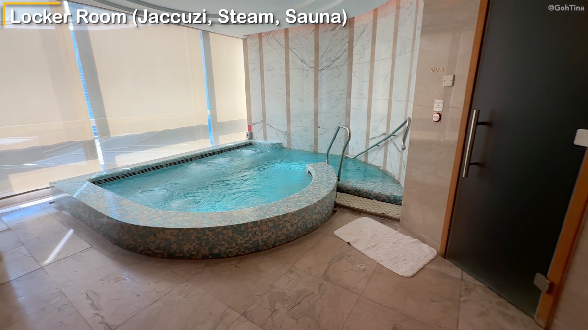 Jacuzzi and sauna in the locker room