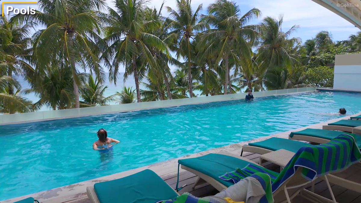 Rooftop sky pool with a beach view at Henann Palm Beach Resort