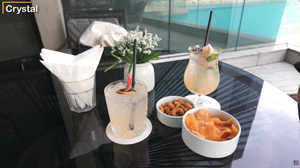 Complimentary Marriott Bonvoy Elite drink at Crystal