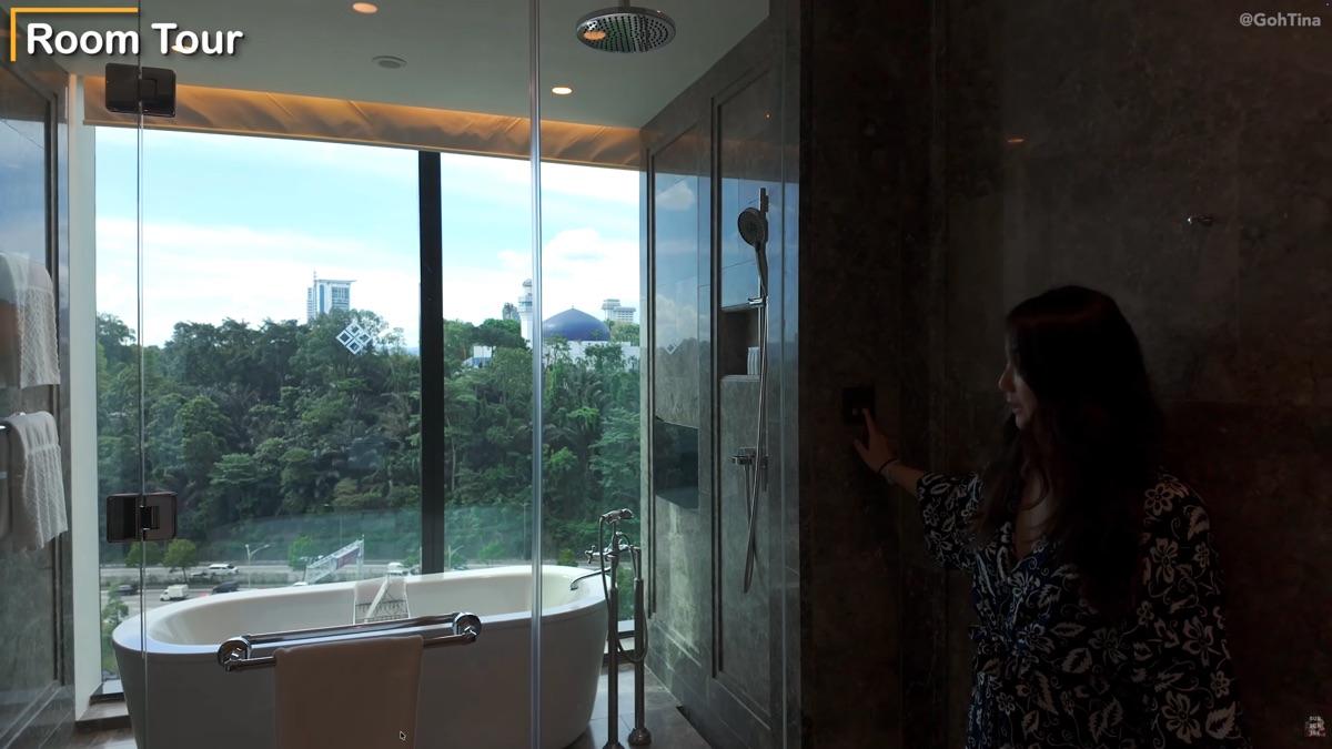 Deep soaking tub in the bathroom