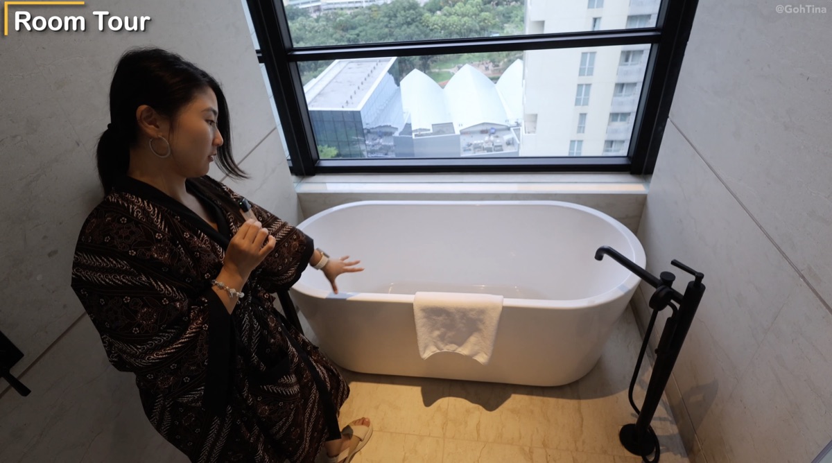 Deep soaking tub in the Grand Studio bathroom