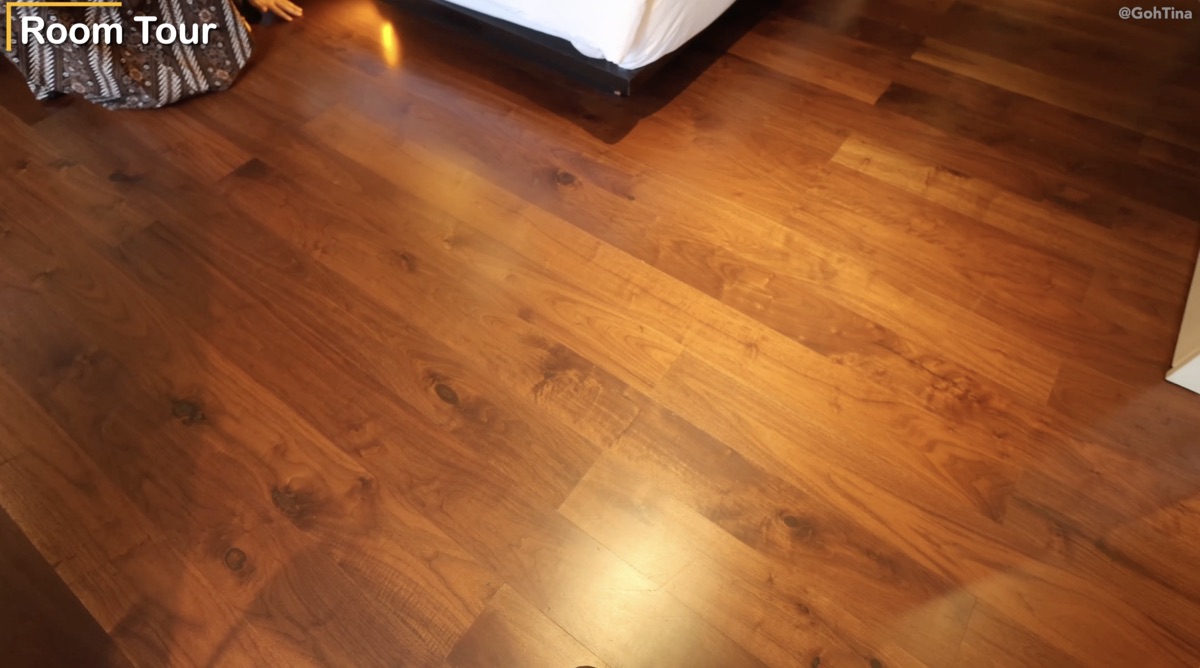 Dark cherry wooden floor in the Grand Studio